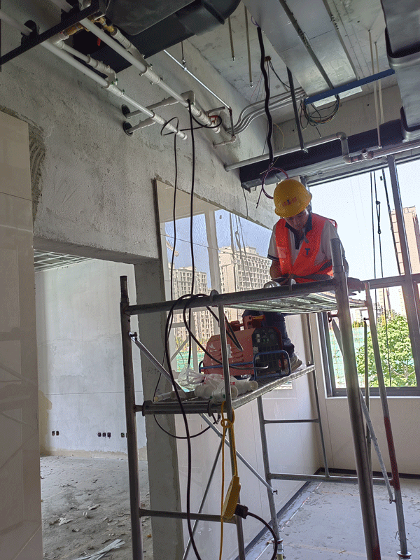 “興（xìng）紀龍”鋁合（hé）金襯塑PE-RT複合管電熔連接